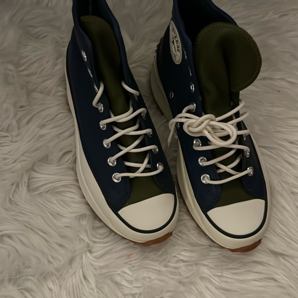 BRAND NEW LEATHER CONVERSE